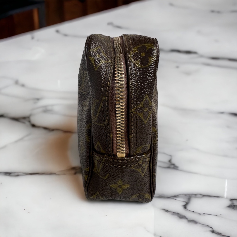 Louis Vuitton Trousse de Toilette 23 Toiletry Bag - Picture 3 of 7
